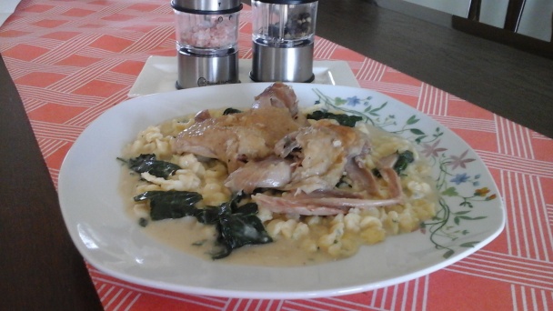 Kuracie stehná dusené s toskánskym kelom na haluškách s bylinkami (fotorecept) - obrázok 11