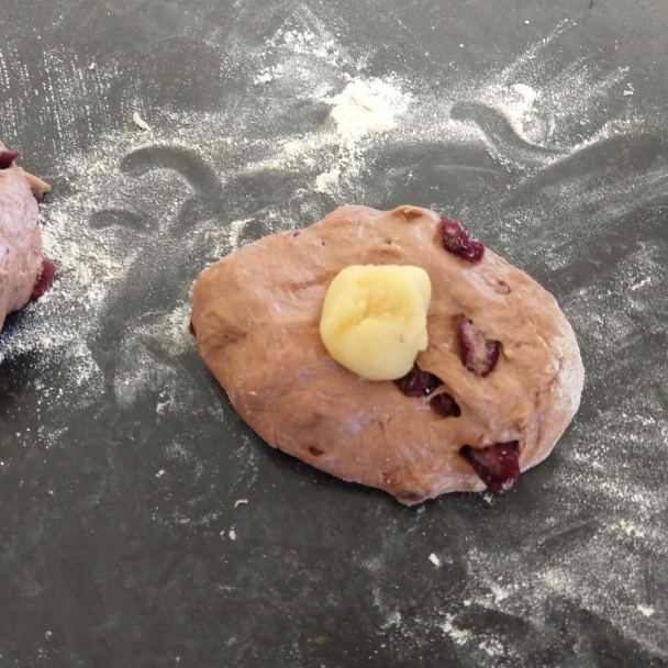 Čokoládové buchtičky plnené marcipánom - Hot cross buns (fotorecept) - obrázok 5