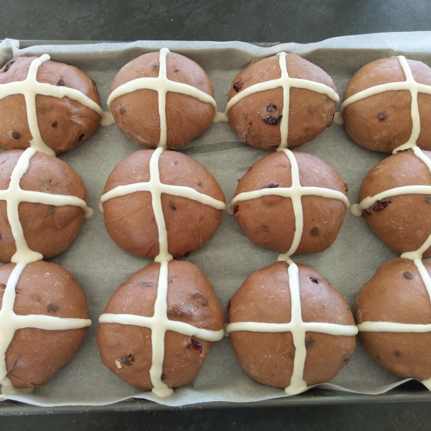 Čokoládové buchtičky plnené marcipánom - Hot cross buns (fotorecept) - obrázok 8
