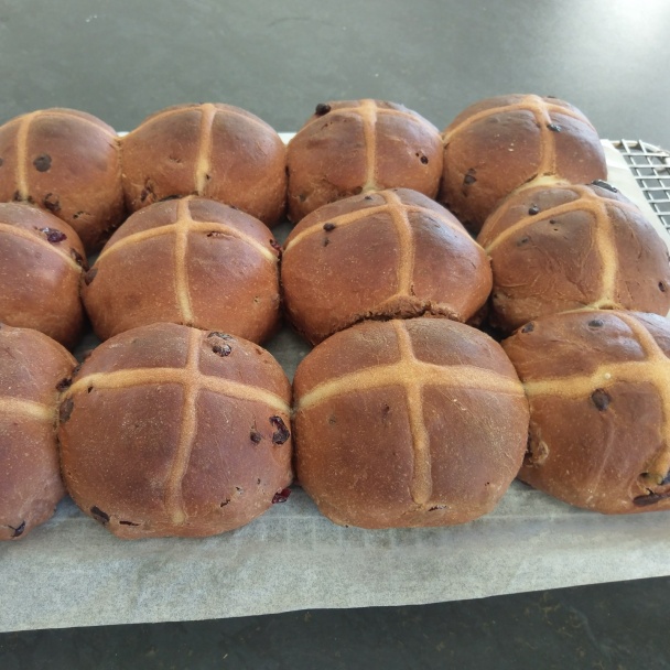 Čokoládové buchtičky plnené marcipánom - Hot cross buns (fotorecept) - obrázok 9