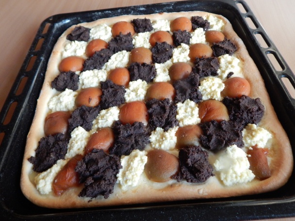 Kysnutý koláč s makom, tvarohom a marhuľami (fotorecept) - obrázok 5