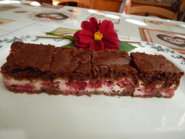 Brownies s tvarohom a malinami (fotorecept) - obrázok 7