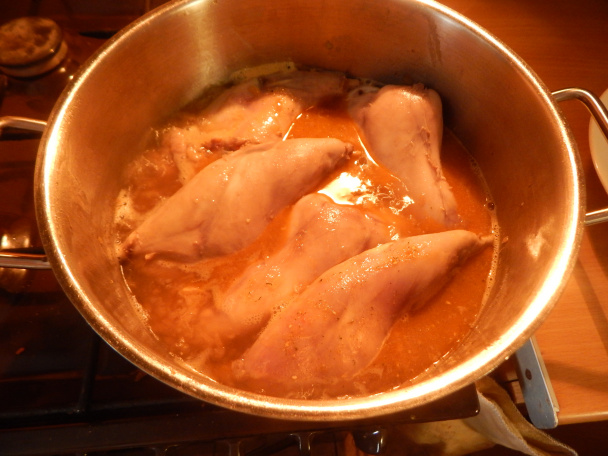 Dusené králičie stehná s klobásou (fotorecept) - obrázok 5