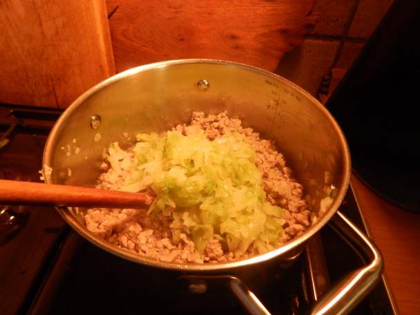 Točený koláč s mäsom a kapustou (fotorecept) - obrázok 4