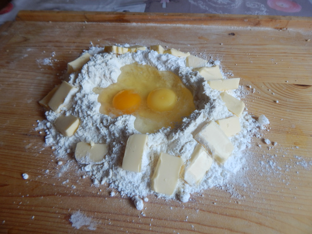 Jablkový koláč z krehkého cesta (fotorecept) - obrázok 2