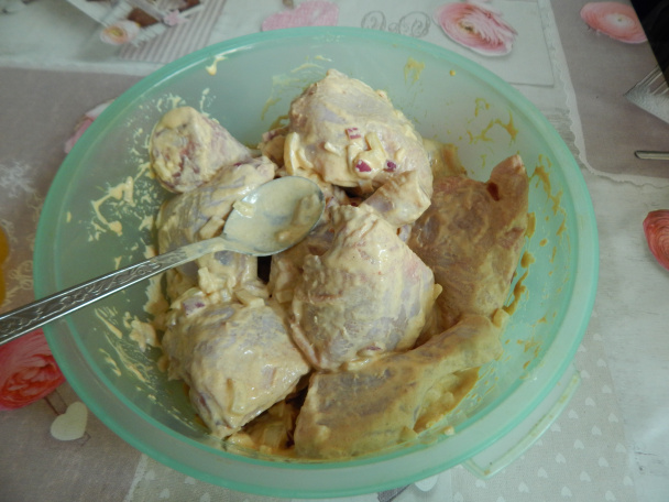 Kurča v marináde pečené so zemiakmi (fotorecept) - obrázok 1