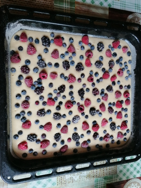 Hrnčekový koláč s ovocím - obrázok 1