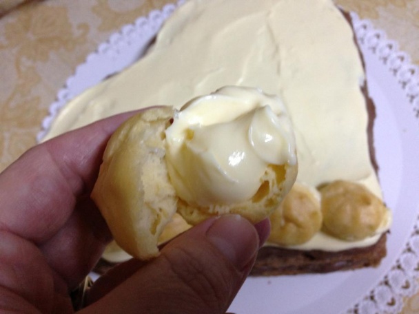 Čokoládová torta s profiteroles (fotorecept) - obrázok 12