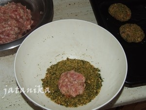 Fašírky v arašidovo - bylinkovej zmesi (fotorecept) - obrázok 2