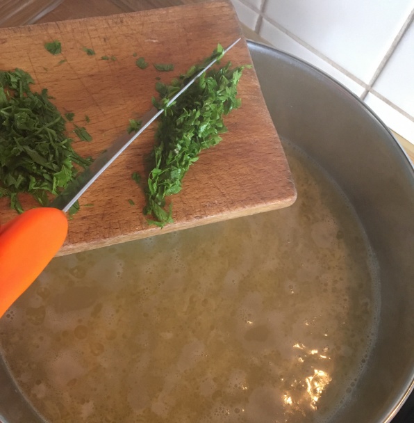 Cesnaková polievka s opekaným chlebíkom (fotorecept) - obrázok 3