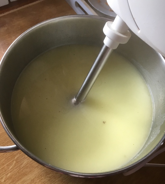 Cesnaková polievka s opekaným chlebíkom (fotorecept) - obrázok 4