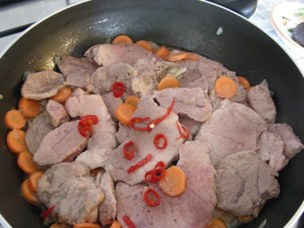 Bravčové plátky v smotanovo-hubovej omáčke s nokmi (fotorecept) - obrázok 5