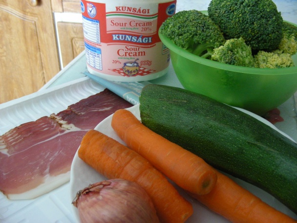 Brokolicovo-cuketová polievka s prosciuttom (fotorecept) - obrázok 1