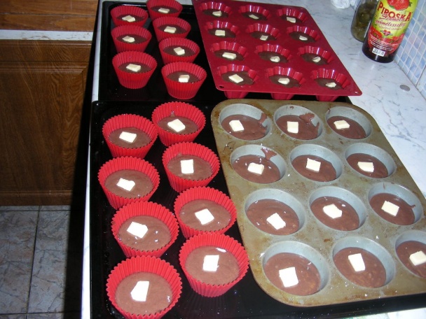 Čokoládové muffiny s bielym srdiečkom (fotorecept) - obrázok 3