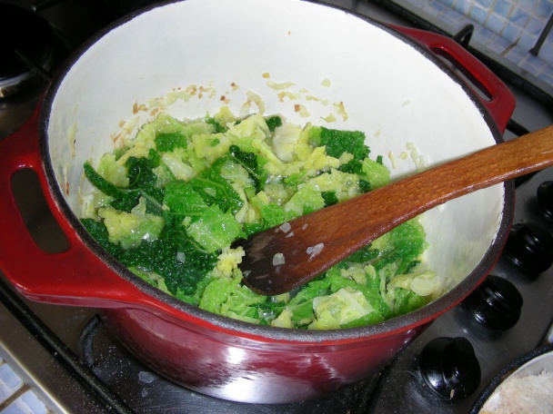 Kelová polievka s mäsovými knedličkami  - obrázok 1