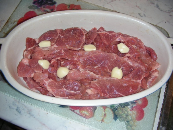 Marinované bravčové plátky so zelenou fazuľkou a gratinovanými zemiakmi (fotorecept) - obrázok 5