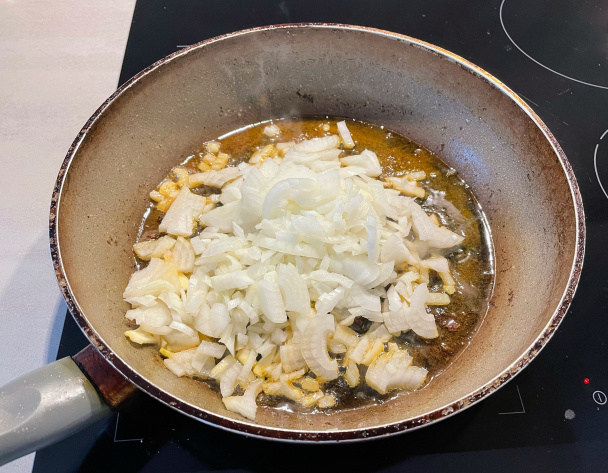 Bravčové mäso s cibuľovou omáčkou (fotorecept) - obrázok 5