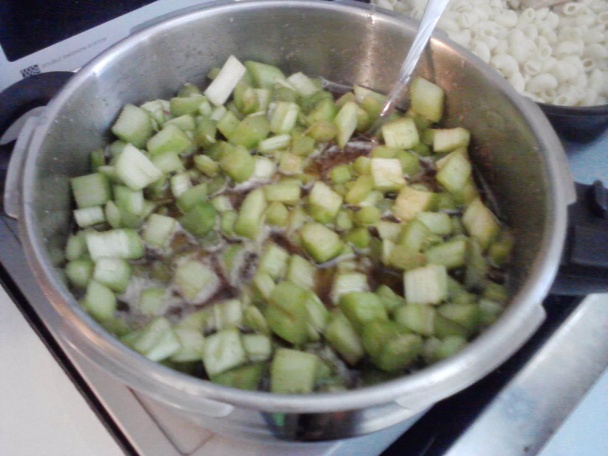 Rebarborový koláčik - obrázok 2