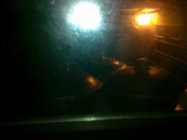 Gjuveč s hubami a štipľavou paprikou - Гювечета с гъби и люти чушки (fotorecept) - obrázok 7