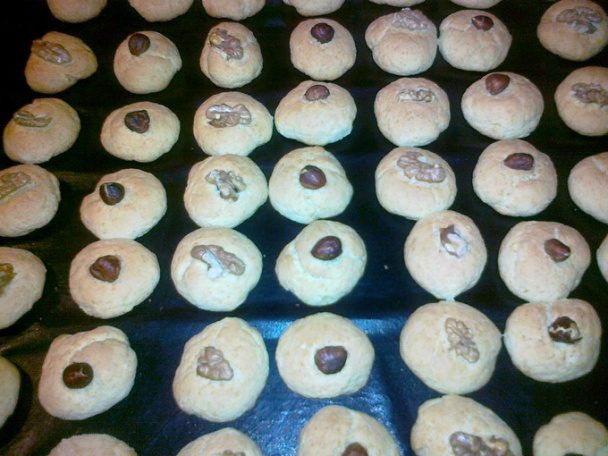 Koláčiky s lieskovcom - Курабийки с лешници - obrázok 3