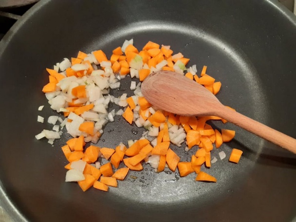 Kritharaki s fetou a bazalkou (fotorecept) - obrázok 3