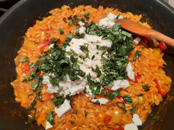 Kritharaki s fetou a bazalkou (fotorecept) - obrázok 6