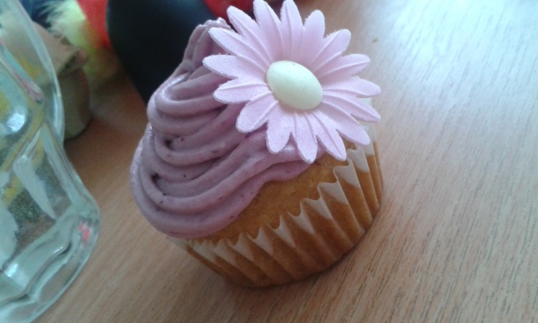 Kokosové cupcake-y s lesným ovocím - obrázok 4