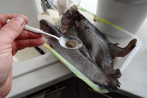 Pstruh na masle s rozmarínom (fotorecept) - obrázok 1