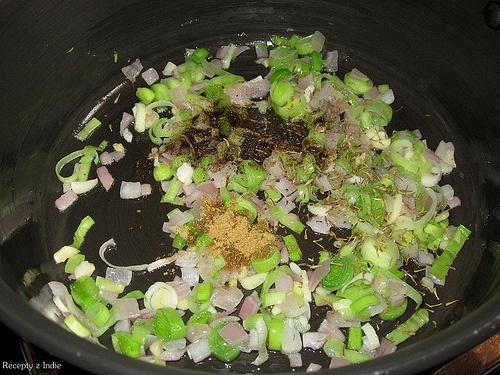 Šampiňónovo-pórková polievka s kokosovým mliekom - obrázok 1