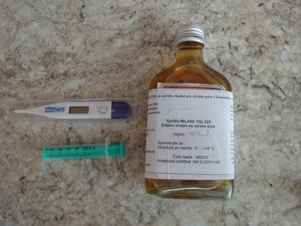 Kravská hrudka z mlieka z mliečneho automatu - obrázok 1