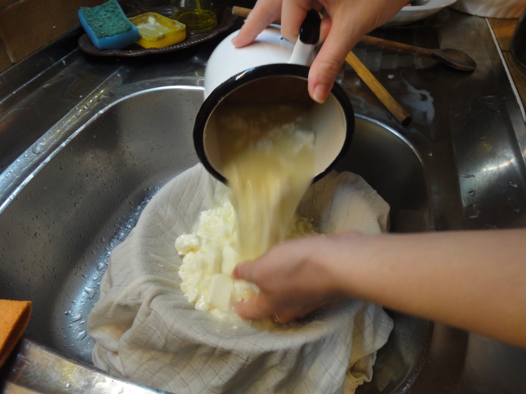 Kravská hrudka z mlieka z mliečneho automatu - obrázok 5