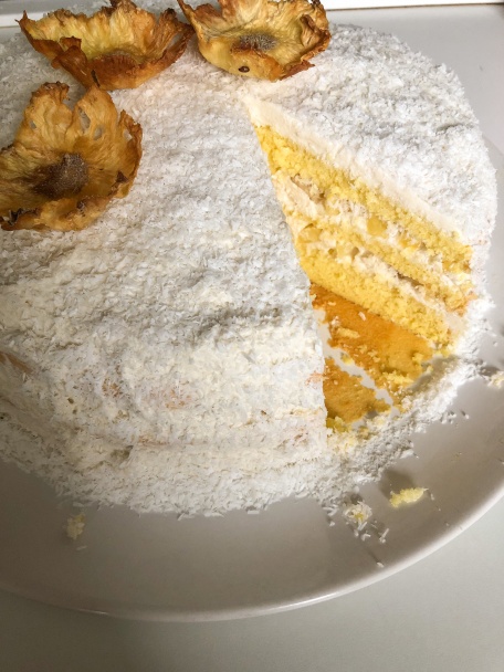 Kokosovo-ananásová torta s ananásovými kvetmi - obrázok 5