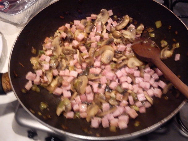 Zapekané cestoviny so šampiňónmi, šunkou a paradajkovou omáčkou (fotorecept) - obrázok 7