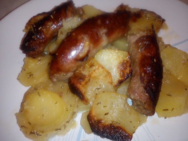 Pečená salsiccia s rozmarínovymi zemiakmi - obrázok 3