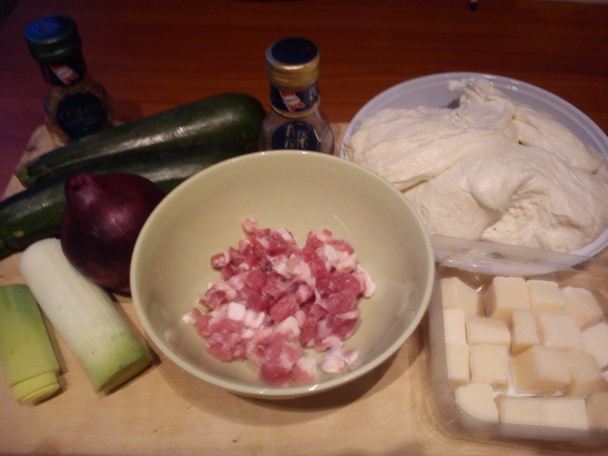 Pizza roláda plnená cuketou, slaninkou a syrom (fotorecept) - obrázok 1