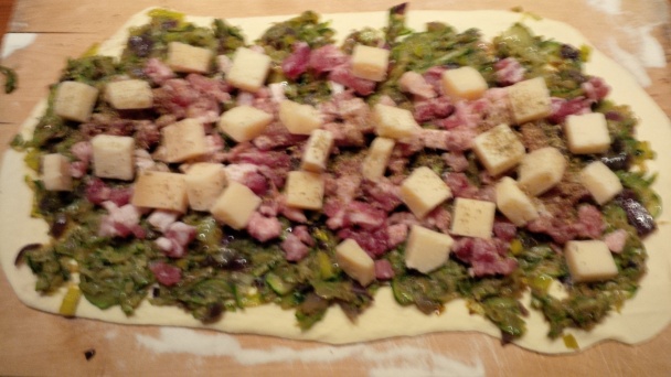 Pizza roláda plnená cuketou, slaninkou a syrom (fotorecept) - obrázok 9