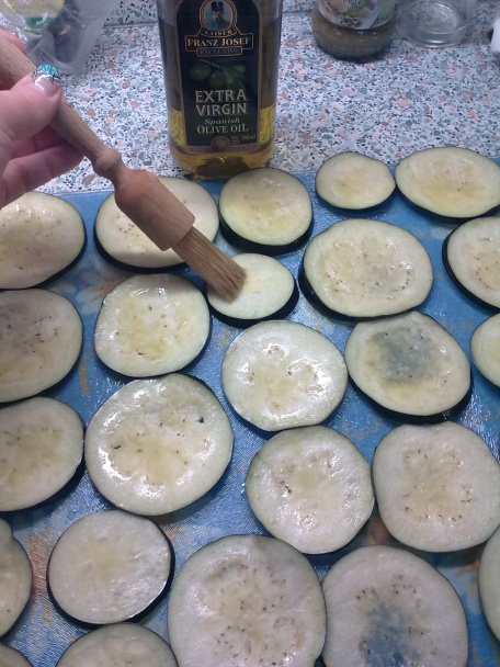 Baklažán s bazalkovým pestom, mozzarellou a paradajkami (fotorecept) - obrázok 3