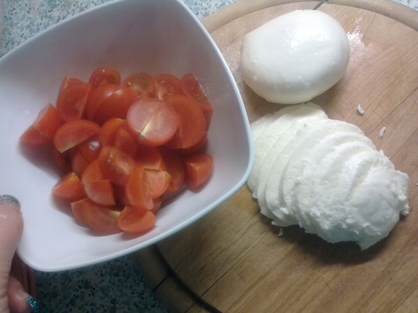 Baklažán s bazalkovým pestom, mozzarellou a paradajkami (fotorecept) - obrázok 5