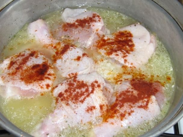 Pečené kura s ryžou a smotanou z jedného pekáča (fotorecept) - obrázok 3