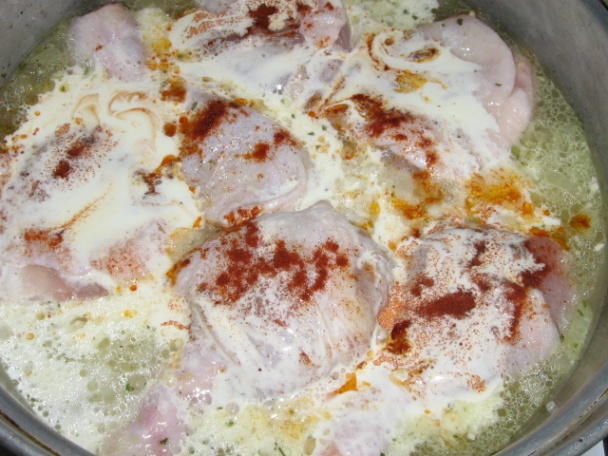 Pečené kura s ryžou a smotanou z jedného pekáča (fotorecept) - obrázok 4
