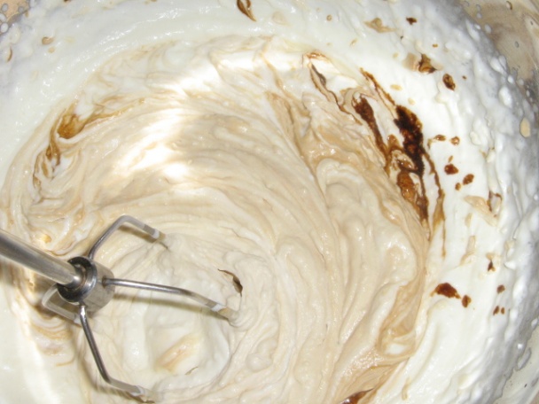 Jemnučká kávová roláda (bez múky) - obrázok 8