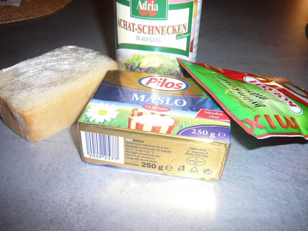 Slimáky s bylinkovým maslom (fotorecept)  - obrázok 1