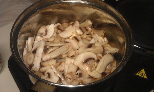 Syrovo-šampionová omáčka z jedného hrnca - obrázok 2