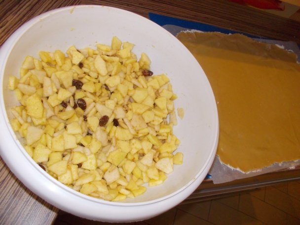 Apfelstrudel alebo tirolská jablková štrúdľa (fotorecept) - obrázok 5