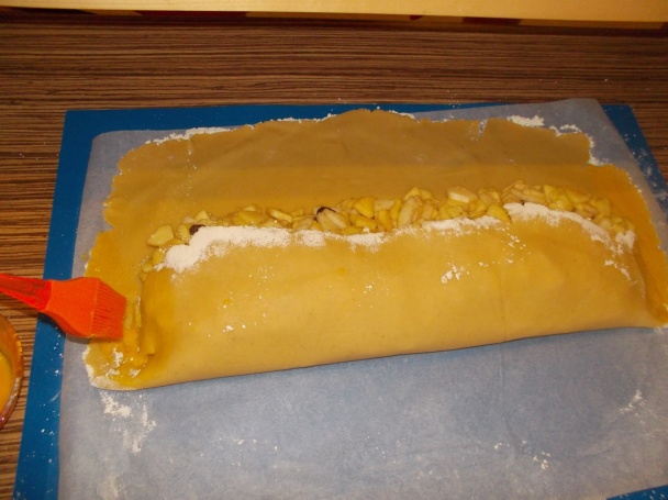 Apfelstrudel alebo tirolská jablková štrúdľa (fotorecept) - obrázok 7