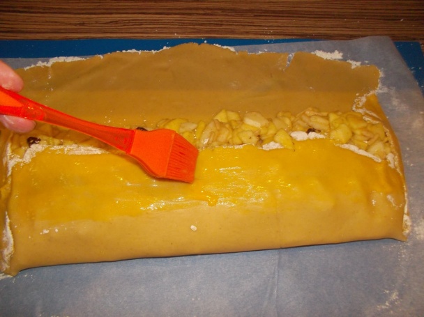 Apfelstrudel alebo tirolská jablková štrúdľa (fotorecept) - obrázok 8