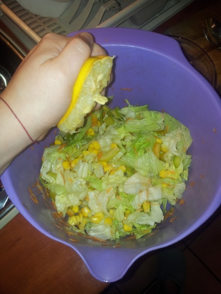 Fit kurací šalát s broskyňou a parmezánom (fotorecept) - obrázok 2