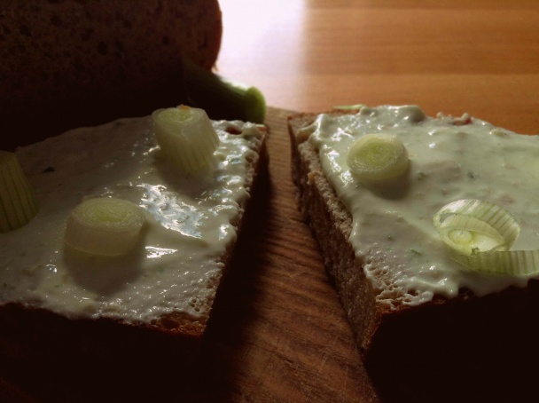 Cesnakovo-tvarohová nátierka  - obrázok 1