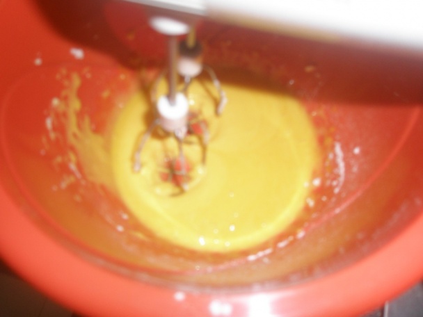 Torta s bielou čokoládou a cukríkmi (fotorecept) - obrázok 6