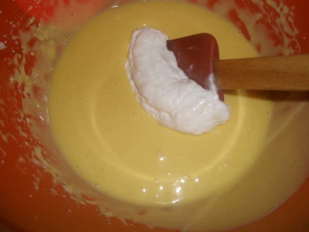 Torta s bielou čokoládou a cukríkmi (fotorecept) - obrázok 9